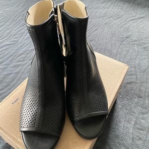 Kenneth Cole Leather Chunky Sandal.  Colby Size 7.  Like New!